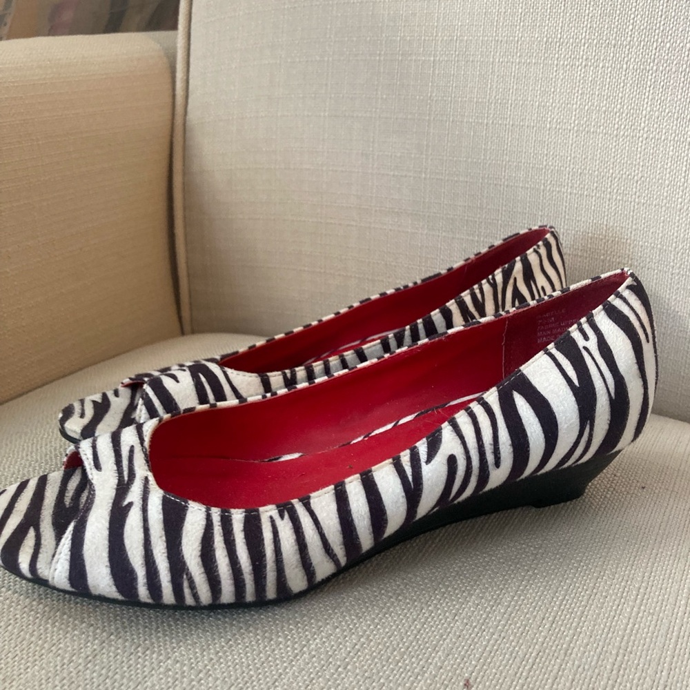 Ladies Size 7 1/2 Rampage open toe  small heel or wedge like